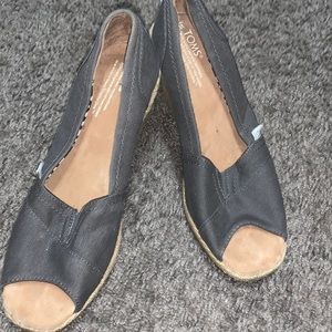 3/$50 Toms Women’s Gray Open Toe Wedges linen/straw with suede sole